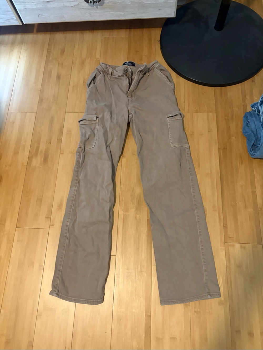 Hollister women’s Cargo Pants in Khaki Brown